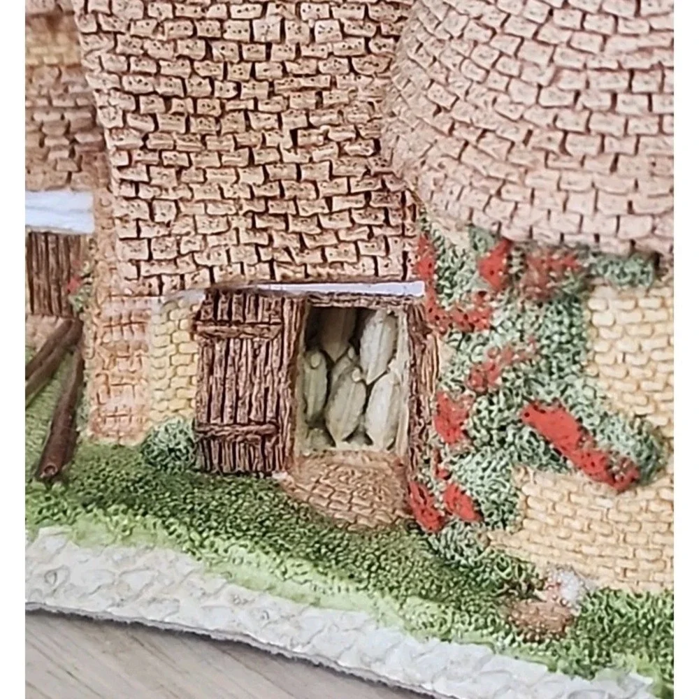 David Winter Triple Oast House by John Hine 1981 Figurine‎ Cottages